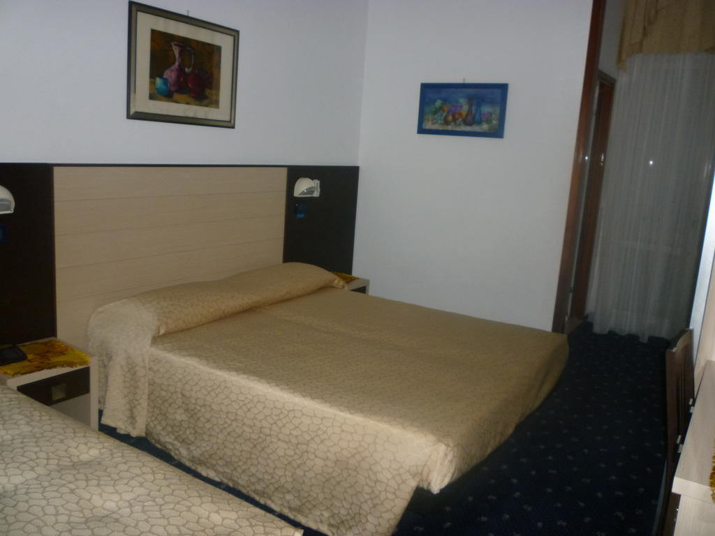 Hotel Tilly Cesenatico Habitación foto