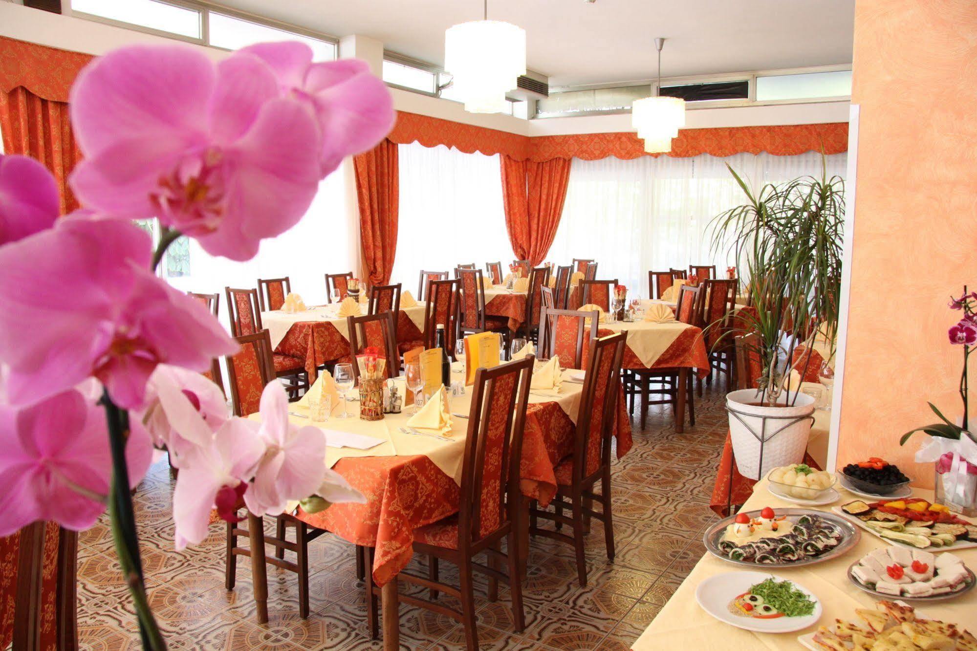 Hotel Tilly Cesenatico Exterior foto